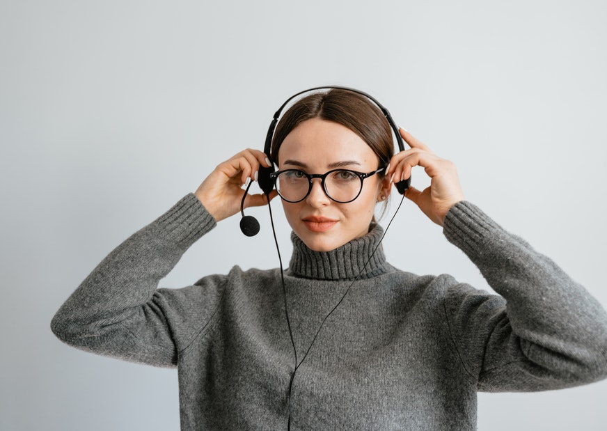 Asistentes virtuales en aseguradoras: cómo entrenarlos para que sean más inteligentes